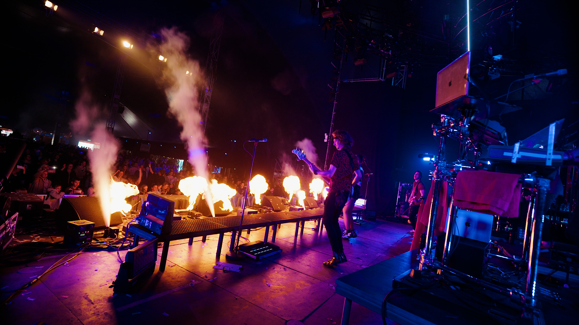 Videograaf Gelderland, videoproductiebedrijf Gelderland, Bruiloft, Drone, Evenementen, Aftemovie, product videograaf, commercial, video maken Achterhoek, Arnhem, Nijmegen, Doetinchem, Wehl. Aftermovie maken, Aftermovie maken doetinchem, Aftermovie maken Gelderland, Bandpromo, Bandpromo maken, Bandpromo laten maken