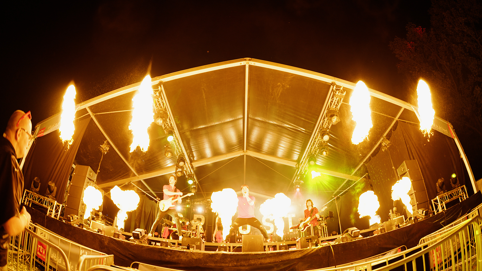 Videograaf Gelderland, videoproductiebedrijf Gelderland, Bruiloft, Drone, Evenementen, Aftemovie, product videograaf, commercial, video maken Achterhoek, Arnhem, Nijmegen, Doetinchem, Wehl. Aftermovie maken, Aftermovie maken doetinchem, Aftermovie maken Gelderland, Bandpromo, Bandpromo maken, Bandpromo laten maken