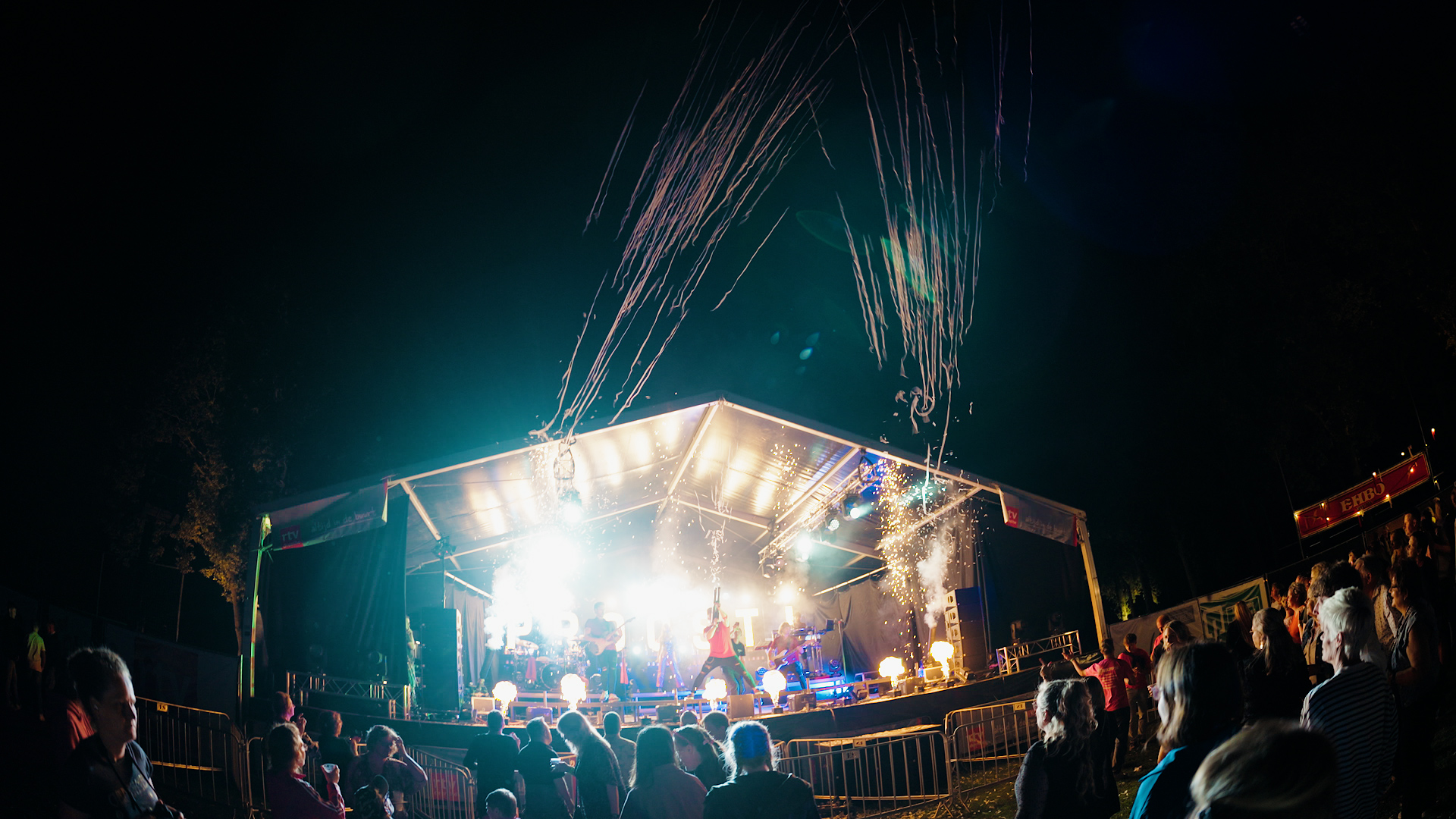 Videograaf Gelderland, videoproductiebedrijf Gelderland, Bruiloft, Drone, Evenementen, Aftemovie, product videograaf, commercial, video maken Achterhoek, Arnhem, Nijmegen, Doetinchem, Wehl. Aftermovie maken, Aftermovie maken doetinchem, Aftermovie maken Gelderland, Bandpromo, Bandpromo maken, Bandpromo laten maken
