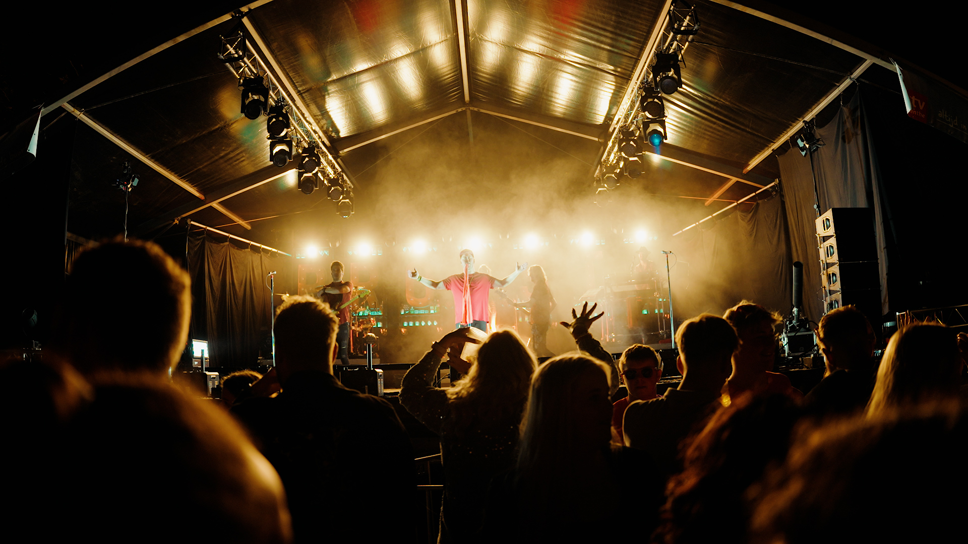 Videograaf Gelderland, videoproductiebedrijf Gelderland, Bruiloft, Drone, Evenementen, Aftemovie, product videograaf, commercial, video maken Achterhoek, Arnhem, Nijmegen, Doetinchem, Wehl. Aftermovie maken, Aftermovie maken doetinchem, Aftermovie maken Gelderland, Bandpromo, Bandpromo maken, Bandpromo laten maken