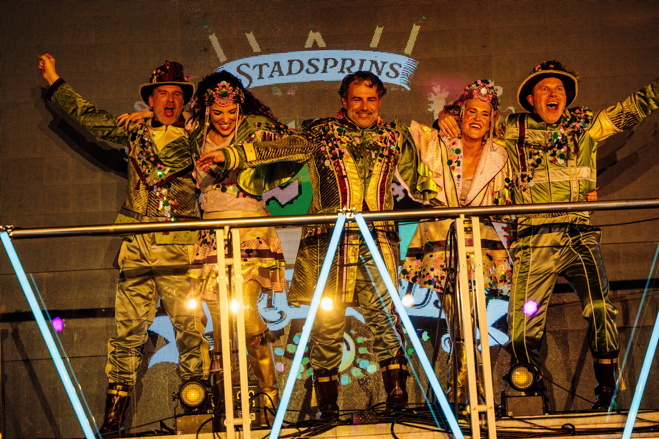 Professioneel videoproductiebedrijf en videograaf uit Gelderland, gespecialiseerd in video laten maken voor evenementen, bedrijven en artiesten. Wij maken aftermovies, same-day recaps, bandpromo’s, testimonials, bedrijfsfilms, commercials en productvideo’s. Daarnaast verzorgen we ook fotografie en dronebeelden voor online en social media. Actief in de regio Doetinchem, Arnhem, Nijmegen, Wehl en de Achterhoek. Dé partner voor video maken in Gelderland – van concept en opname tot montage en strategie, zodat jouw event of merk opvalt en indruk maakt.